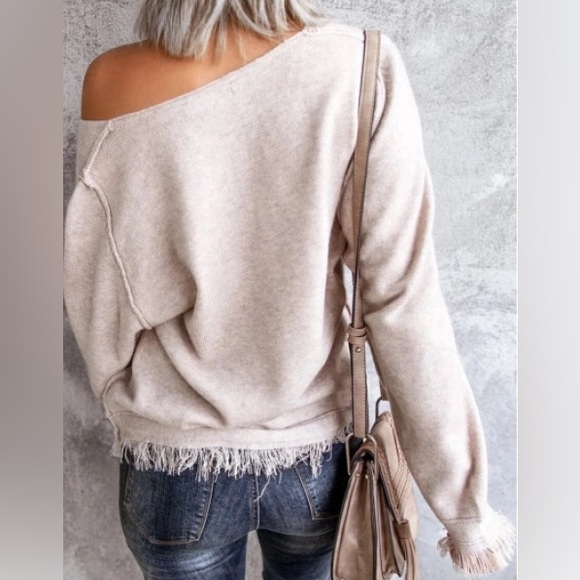 Beautiful Soft V-Neck Loose Fit Knitted Sweater W/Fringe Cuff & Trim Hi-Quality - Picture 6 of 10